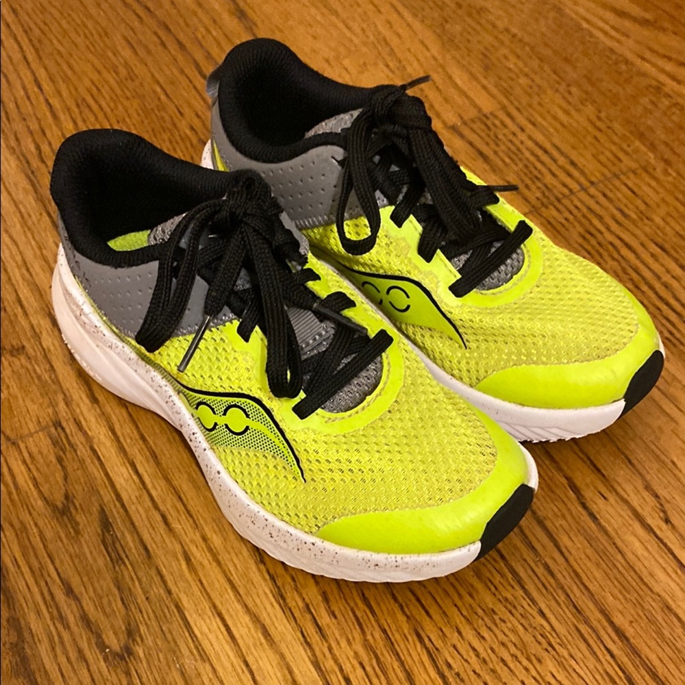 Saucony Kinvara Boys size 12.5. Green/gray